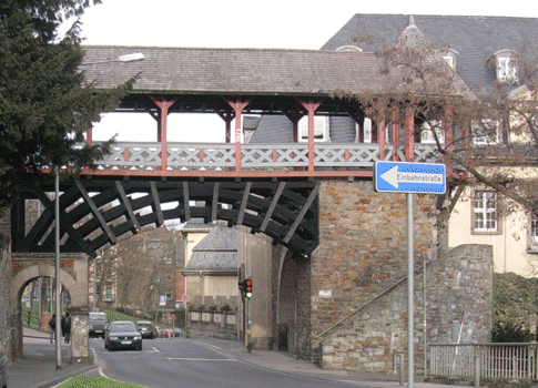Heidenmauer und Römertor in Wiesbaden